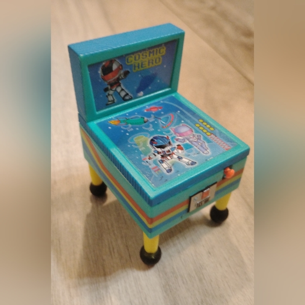 L.O.L. Surprise doll "Cosmic Hero" Arcade game